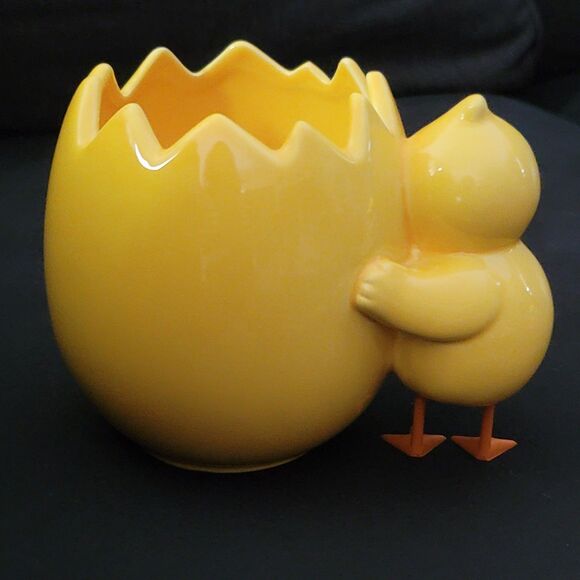 Teleflora Ceramic Cracked Egg And Baby Chicken Planter Vase Yellow Chick Hugging - Picture 4 of 14